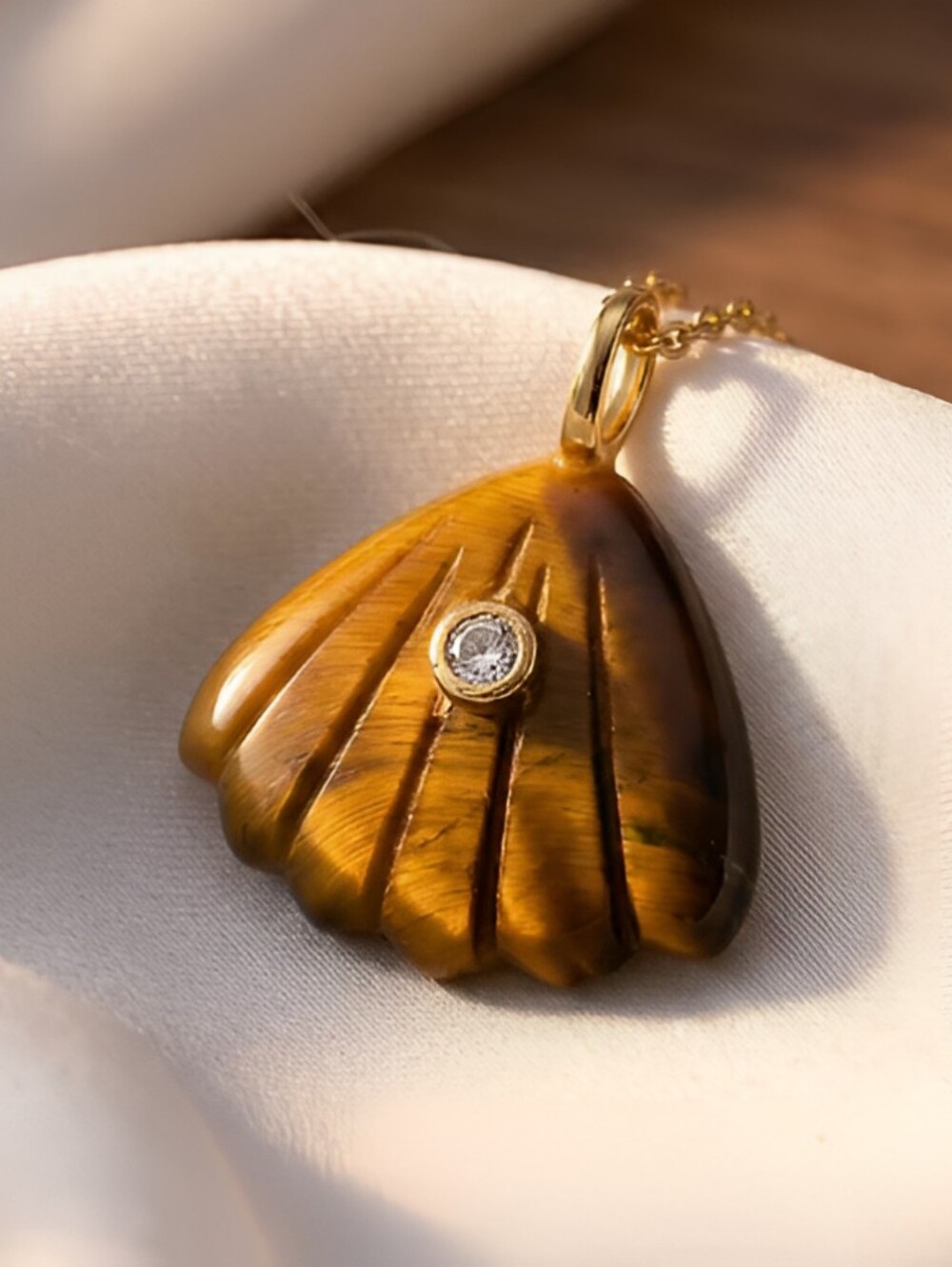 Yellow Tigers Eye scallop shell necklace w/Austrian Crystal, 20"